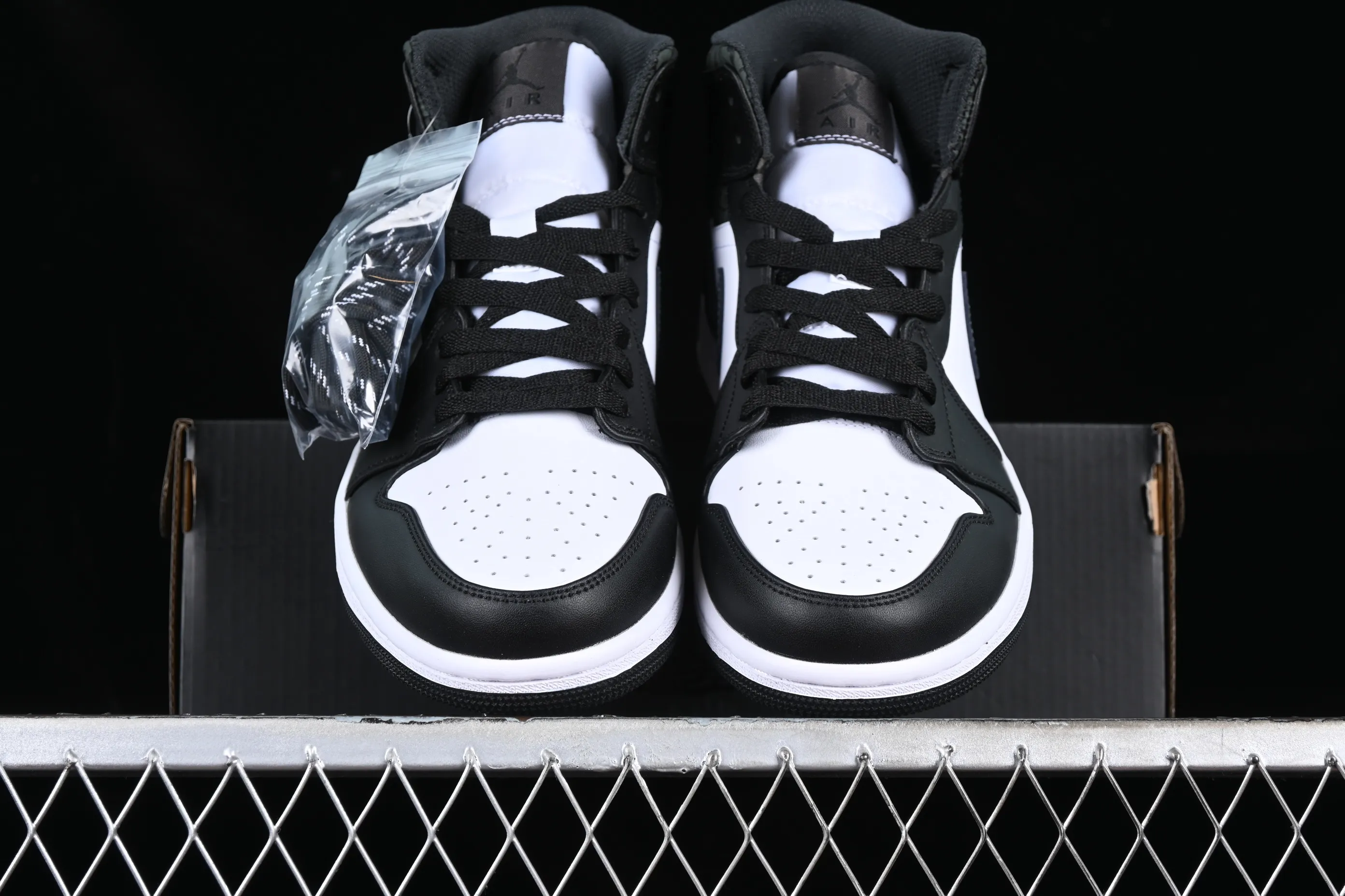 All categories Air Jordan Jordan series basketball shoes Air Jordan 1 Mid Air Jordan 1 Mid AJ1 Joe 1 all black burst pattern mid-top cultural casual sneakers FB9911-001